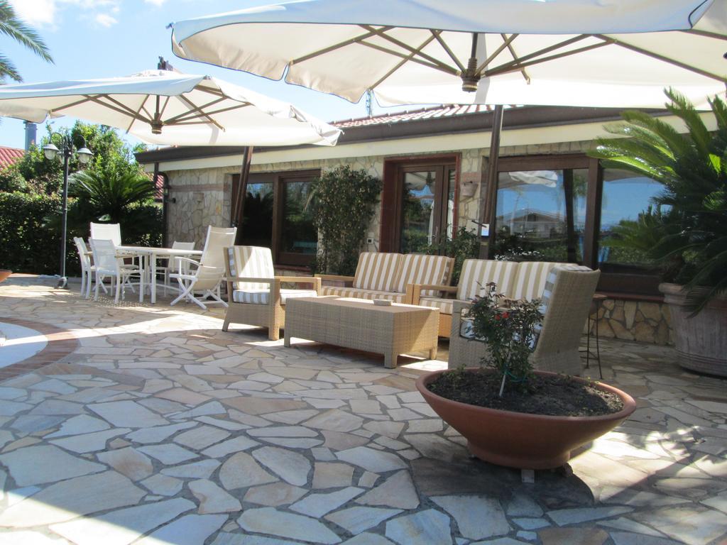 Ferienwohnung Complesso Turistico Ricettivo L'Oasi Del Golfo Di Salerno Battipaglia Exterior foto