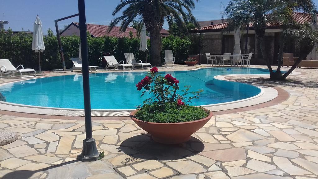 Ferienwohnung Complesso Turistico Ricettivo L'Oasi Del Golfo Di Salerno Battipaglia Exterior foto