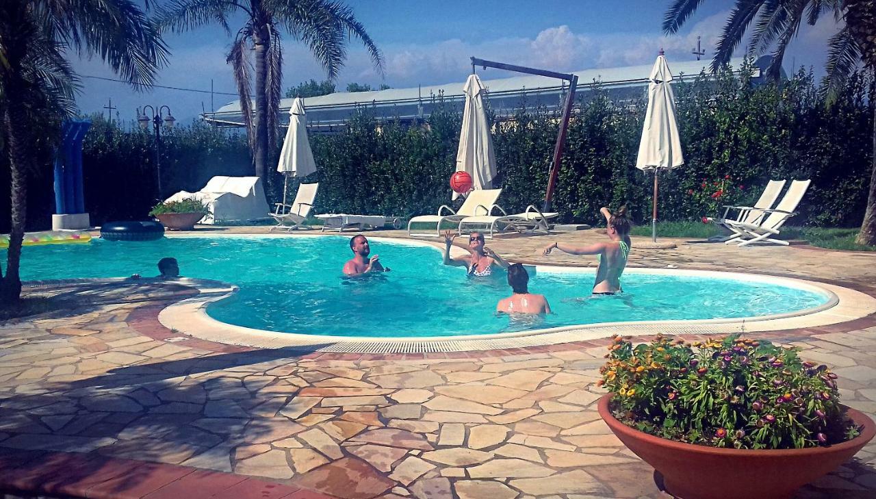 Ferienwohnung Complesso Turistico Ricettivo L'Oasi Del Golfo Di Salerno Battipaglia Exterior foto